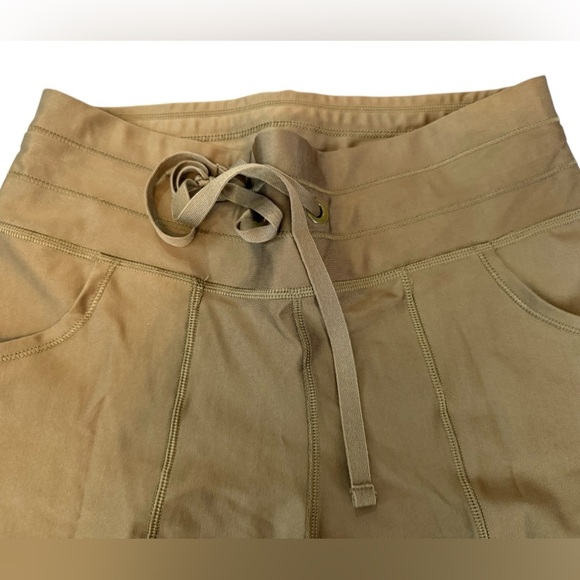 Nike pro dri fit size small army green leggings in excellent like-new condition - Picture 4 of 6